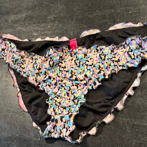 Victoria's Secret Patterned Bikini with Scrunch/Ruched Bottom - Picture 1 of 5
